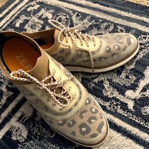 Women's Tan and Cream Athletic Shoes